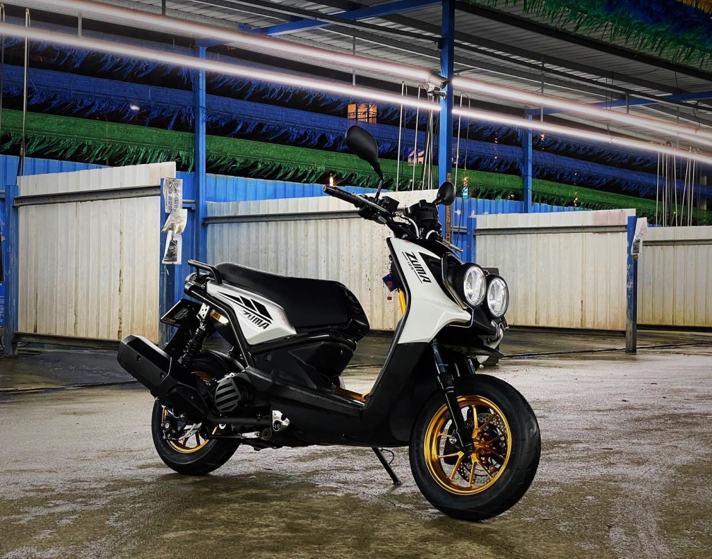 趁著雨勢暫緩，出門洗車車結果剛洗好又下大雨了