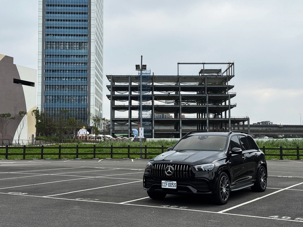 GLE-02.jpg