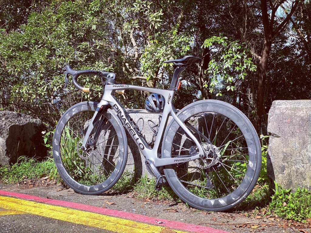 這個背景有點複雜 #pinarello #pinarelloprince